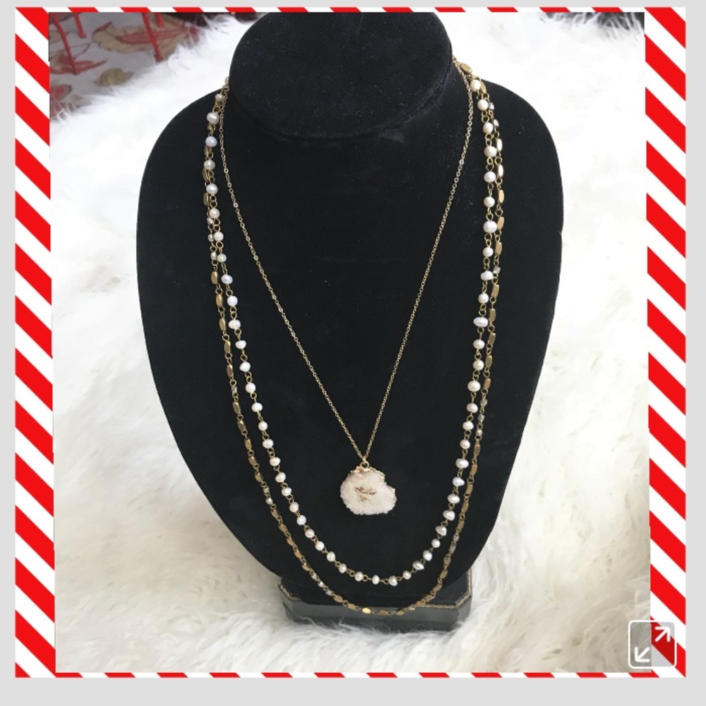 💕🙏🏾FLASH SALE🌹🌹🌹Pearl and gold necklace💝